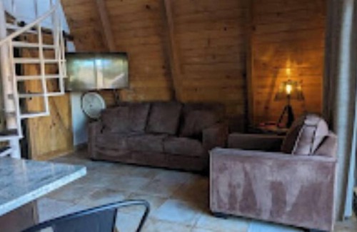 Oak Creek Ski Chalet | Cozy Two Story Chalet with Red Rock View.