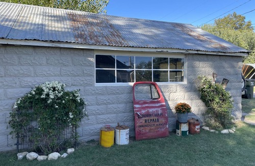 Cunningham House | Relax at Foxtrot Inn: Pet Friendly with BBQ & Pool Awaits
