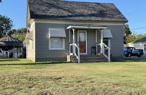 Cunningham House | Relax at Foxtrot Inn: Pet Friendly with BBQ & Pool Awaits