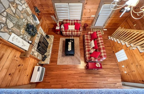 Grassy Creek Cabin | Cozy Cabin Retreat with Spa and Hot Tub Amenities