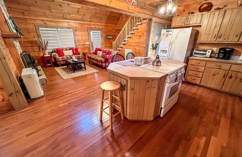 Grassy Creek Cabin | Cozy Cabin Retreat with Spa and Hot Tub Amenities