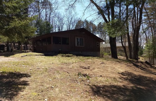 Spruce Cabin | Inviting Cabin Retreat by the Lake - Guest Rated 9.8