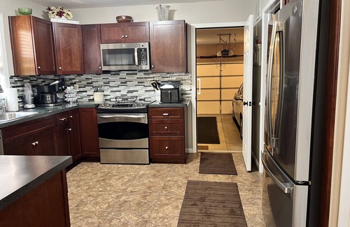 Bradley House | Updated 2 BR Home with Pool and Breakfast Included