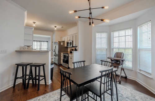 Greer House | Cozy, Updated 2BR/2.5BA End-Unit Townhome, Greer SC