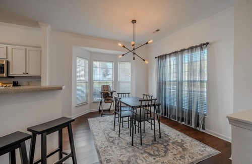 Greer House | Cozy, Updated 2BR/2.5BA End-Unit Townhome, Greer SC