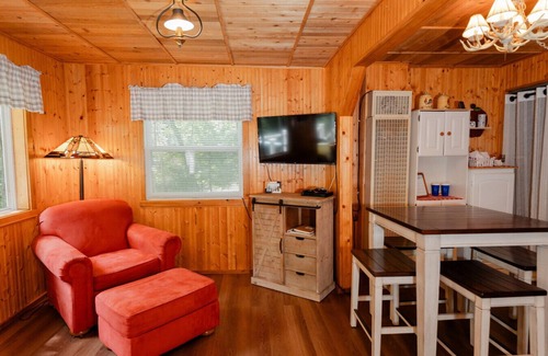 Lake Tomahawk Cabin | Inviting Cabin on Private Lake with Modern Amenities