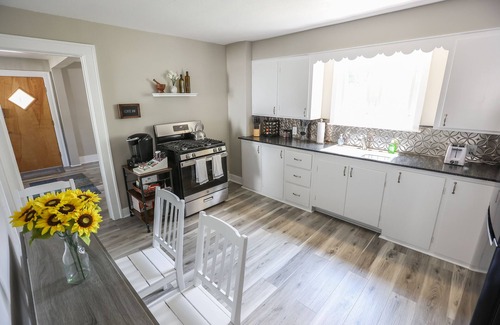 Orchard Park Cottage | Charming Cottage Near Highmark Stadium with Breakfast Included