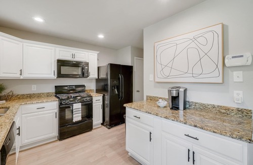 Park Central House | Inviting Home with 2 King Suites in Prime Location