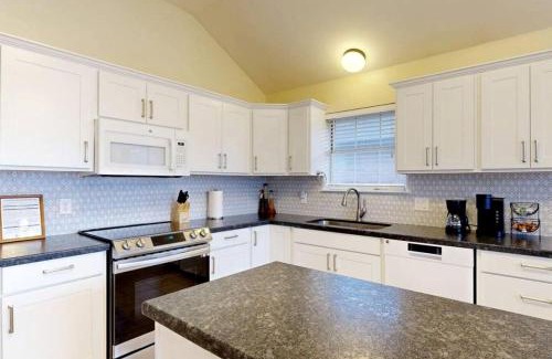 Eastmark House | Cozy Updated Home Near Wolf Pen Creek Park – College Station, Texas
