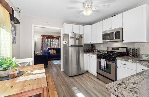 Pinetop-Lakeside Cabin | Cozy updated 2-bedroom cabin in White Mountains