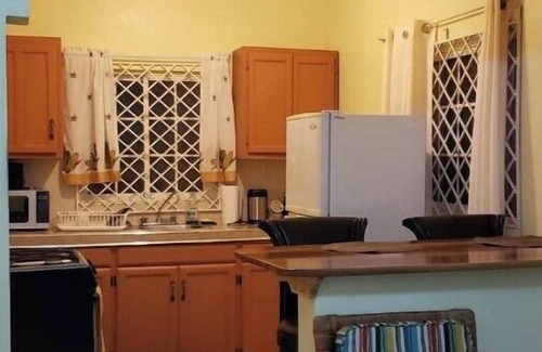 Mandeville House | Comfortable Apartment for Two with Scenic Views Awaiting You