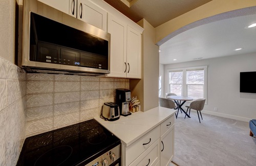 Sheridan Apartment | Cozy Fully Remodeled 1-Bedroom with Spa and Hot Tub