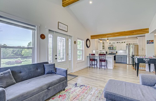 Innisfil House | Inviting 2-Bedroom Suite with Balcony and Ocean View