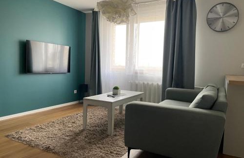 Panevezys Apartment | Inviting Urban Retreat - Family-Friendly with Top Ratings