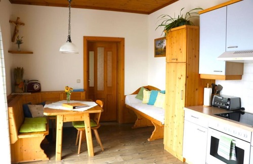 Kollmitzberg Apartment | Inviting Ötscherblick Apartment with Kitchen & Breakfast Included