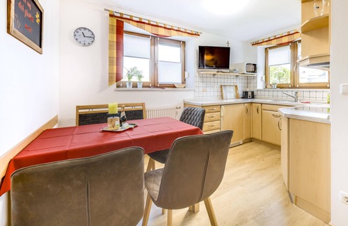 Burglengenfeld Apartment | Comfortable "Morgenrot" Apartment with Exclusive Lawn Access
