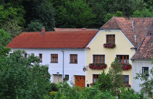 Spitz Apartment | Charming Vacation Apartment with Balcony & Ocean Views