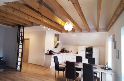 Vollmarshausen Apartment | Inviting Lohfelden Apartment: Ideal for Families & Groups