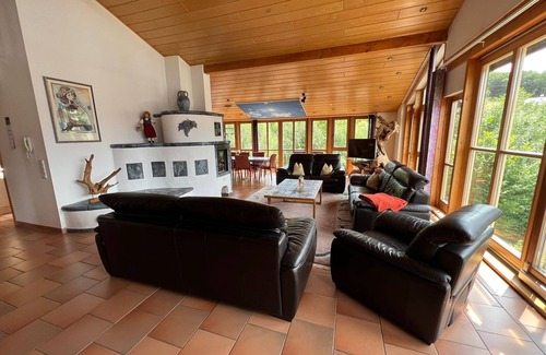 Jesberg Apartment | Inviting Vacation Apartment for 10, Near A49 with Hot Tub