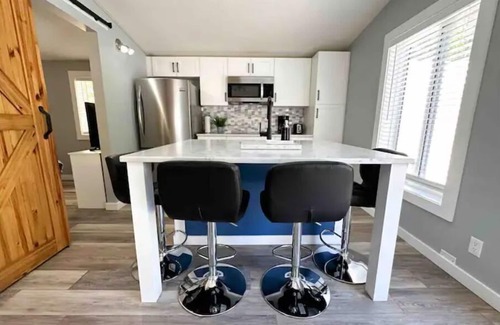 Christina Lake House | Charming Vacation House with BBQ, Fireplace & Patio