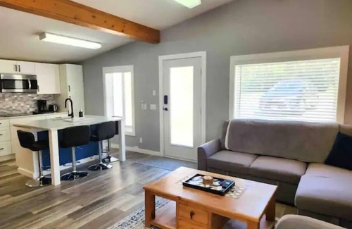 Christina Lake House | Charming Vacation House with BBQ, Fireplace & Patio