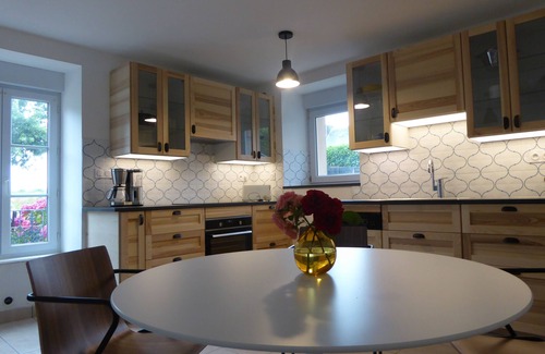 Pouldergat Cottage | Serene Gite for 2-3 with Oceanfront Views and Pool