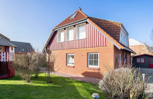 Kopendorf House | Relaxing Vacation Home Near Beach with Garden & Terrace