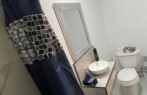 Regency Park Apartment | Cozy Vacation Rental with Kitchen, 10 Mins to Beach