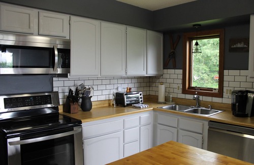 Chester House | WhiSki Cabin: Scenic Mountain Retreat with Spa & Breakfast