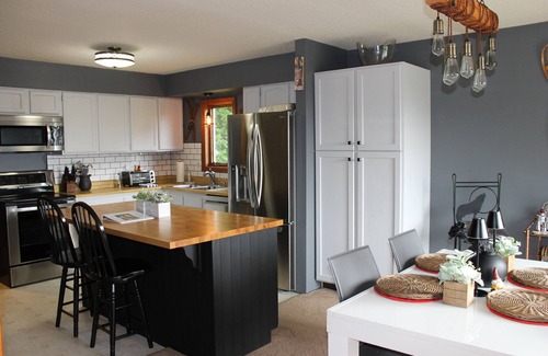 Chester House | WhiSki Cabin: Scenic Mountain Retreat with Spa & Breakfast