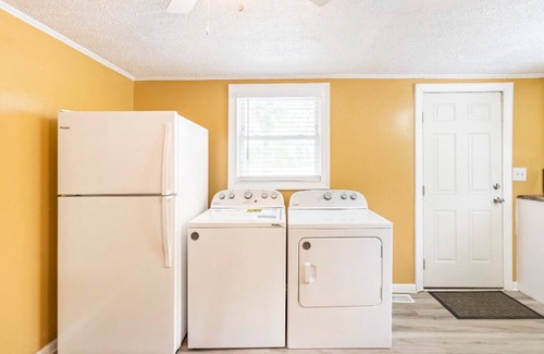 Carlisle House | Cozy Private Cottage House with Family and Pet Amenities