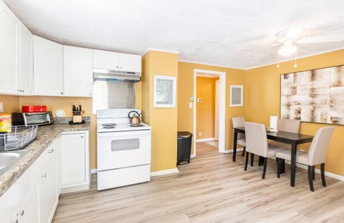 Carlisle House | Cozy Private Cottage House with Family and Pet Amenities