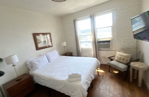 Westlake Apartment | Cozy Vibes Studio in DTLA!