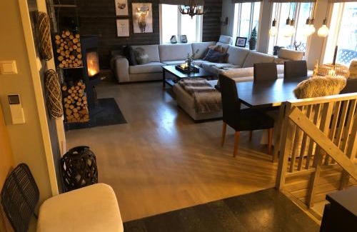 Ankarvattnet Villa | Inviting Cottage-Villa Near Winter Sports and Scenic Lake