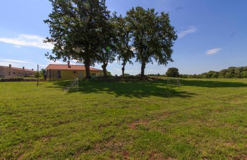 Divsici Villa | Idyllic Villa Paradiso with Pool in Lush Greenery