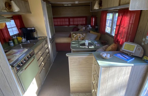 Santa Ynez House | Charming Vintage Trailer Retreat in Wine Country - Guest Rated 9.8