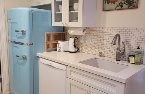 Royal Hawaiian Estates Cabin | Top-Rated Volcano Cottage with Family-Friendly Amenities