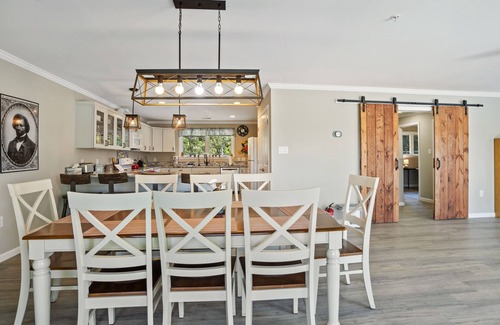 Annapolis House | Experience Waterfront Bliss at Our 5BR House Near USNA