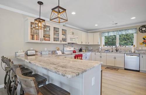 Annapolis House | Experience Waterfront Bliss at Our 5BR House Near USNA
