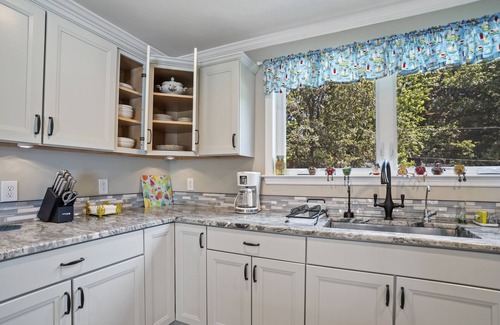 Annapolis House | Experience Waterfront Bliss at Our 5BR House Near USNA