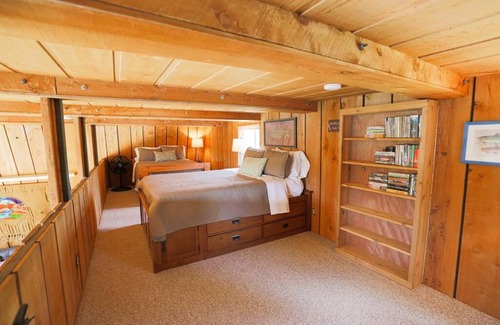 Island Park House | Charming Waterfront Cabin with Family-Friendly Amenities