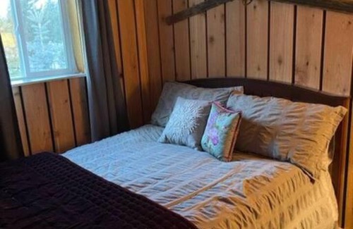 Island Park House | Charming Waterfront Cabin with Family-Friendly Amenities