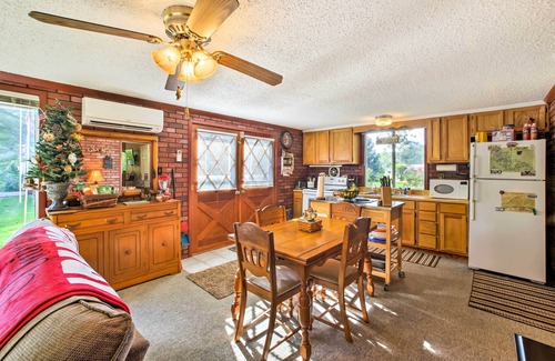 Cotter Cottage | Tranquil Waterfront Cottage with Spa & Breakfast on White River