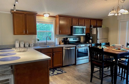 Mammoth Cave House | Inviting Waterfront Lake Home Near Mammoth Cave