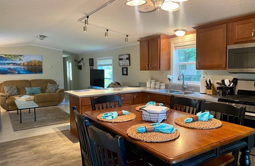 Mammoth Cave House | Inviting Waterfront Lake Home Near Mammoth Cave