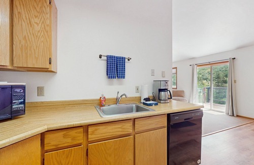 Carbondale Cabin | Inviting Waterfront Cabin with Hot Springs & Mountain Views