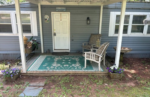 Anderson House | Waterfront Retreat with Spa & Lake View Near Hartwell Lake