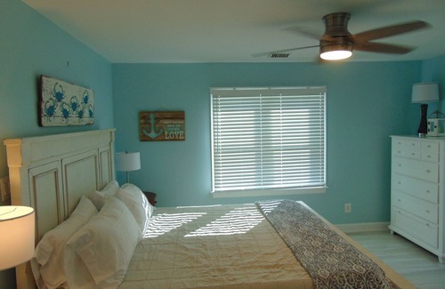 Cape Anne Cottage | Beautiful Waterfront Beach Cottage Steps from Chesapeake Bay
