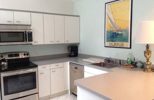 East Quogue House | Inviting Waterview Cottage with Oceanfront Amenities