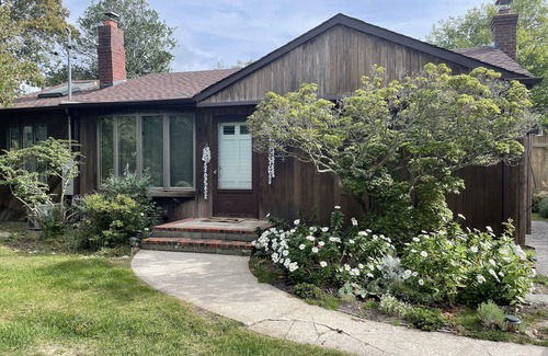 East Quogue House | Inviting Waterview Cottage with Oceanfront Amenities